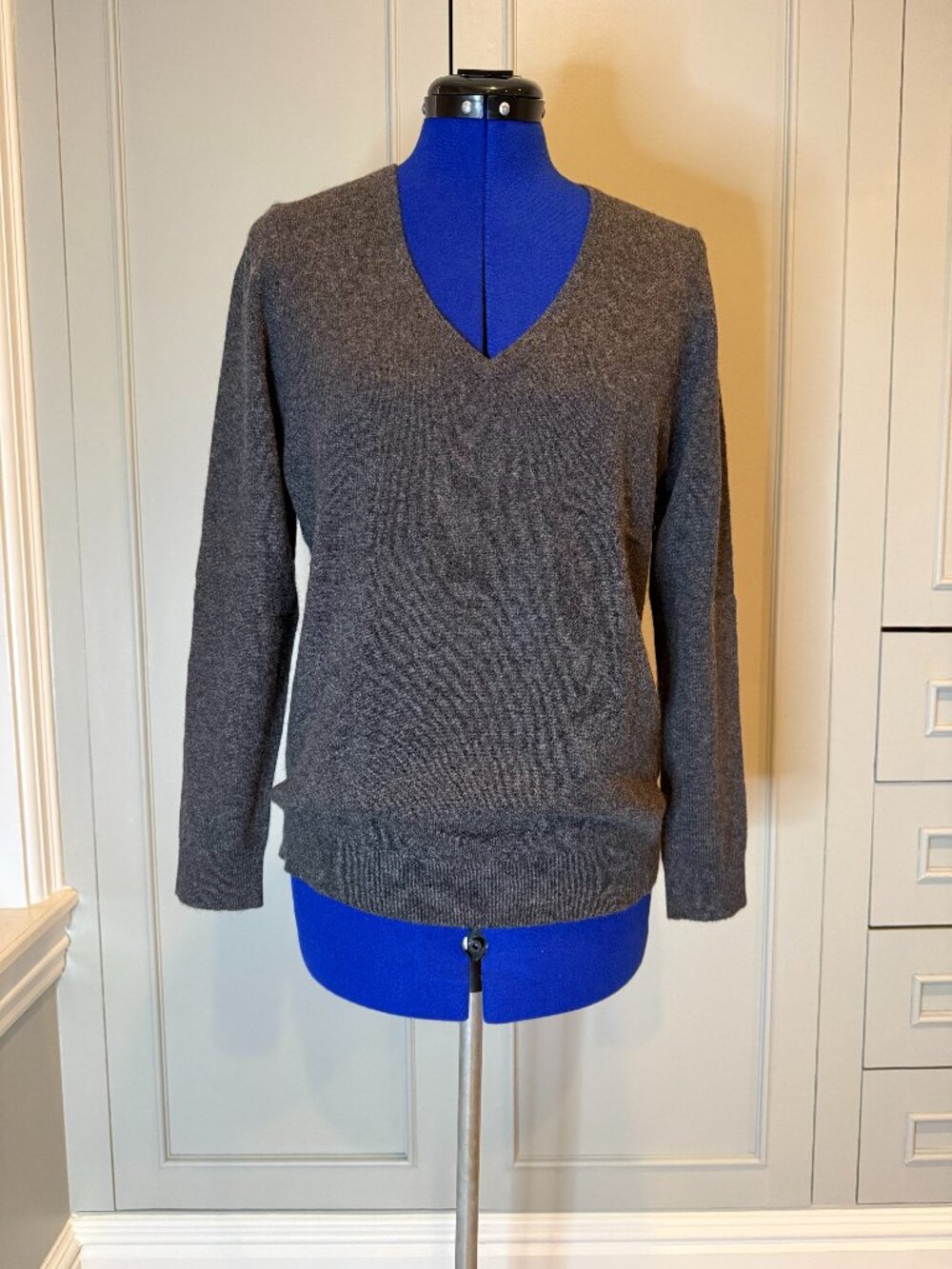 Charter Club Luxury V-neck Cahsmere Sweater, Size L, NWT